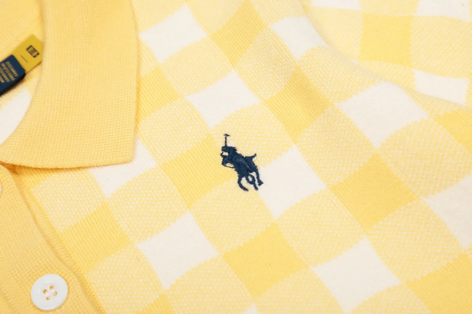 P166 💰 "Top quality" Style number: DS225# (on sale all year round) [Ralph Lauren plaid jacquard basic pony embroidered logo knitted POLO short sleeves] ✅Ralph Lauren all-match goddess style plain plaid knitted lapel short sleeves for all seasons ✅Main provider of platform live broadcast Wholesale entity ✅ZP quality 1:1 version Scan the code to enter the GF website Counter quality ✅Detailed quality The only one in Guangzhou Imported quality cotton yarn, focusing on high-end, cost-effective, good quality, needless to say, ✅Restore the original version, loose, comfortable and stress-free, simple is high-end, classic is eternal, ✅The upper body is simple and easy to match, a must-have for goddess ootd. Good-looking clothes are never picky. A must-have in the goddess' wardrobe. Size: S-L Color: Gray Yellow Pink Light Blue Red Green